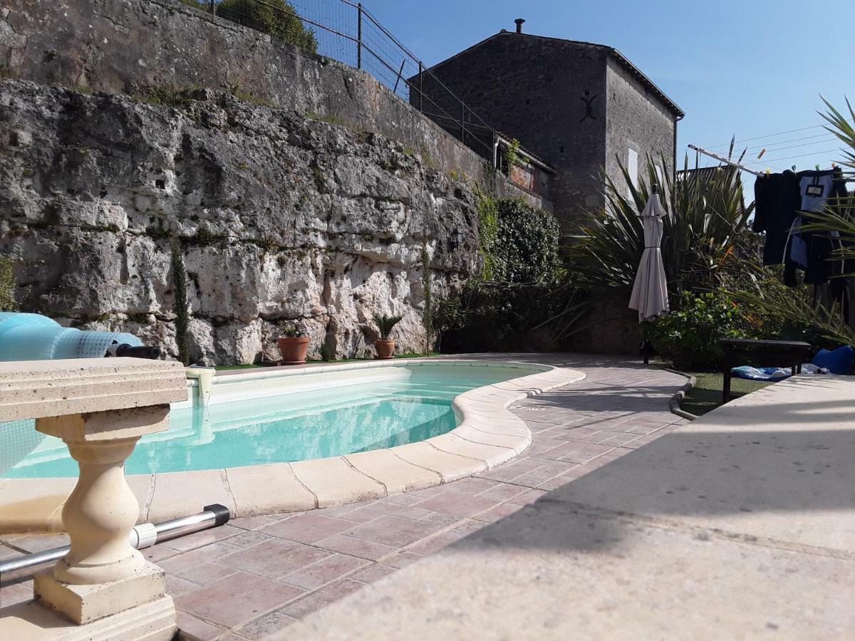 La Maison de l'Aubépin Saint-Savinien Exterior foto